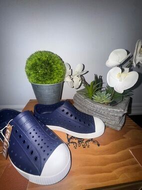 Native Shoes Jefferson Slip-On Water Shoes Size J2